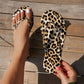 Flip-flops med leopardmønster og hjerteanheng